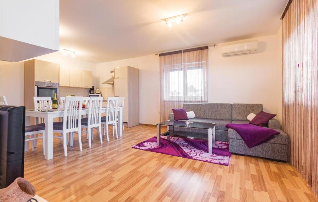 Kuchyň nebo kuchyňský kout v ubytování Apartment Medulin 05