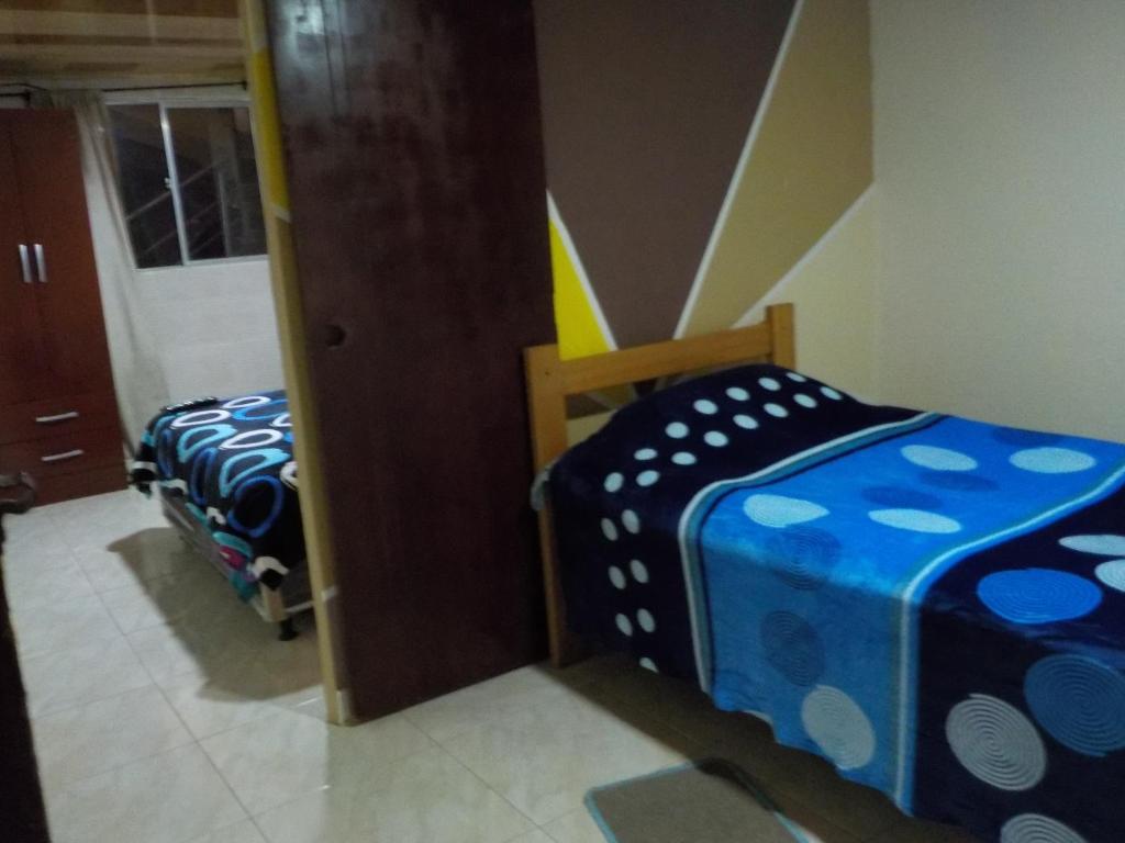 Cama o camas de una habitación en Acoger, cómodo y sencillo apartamento