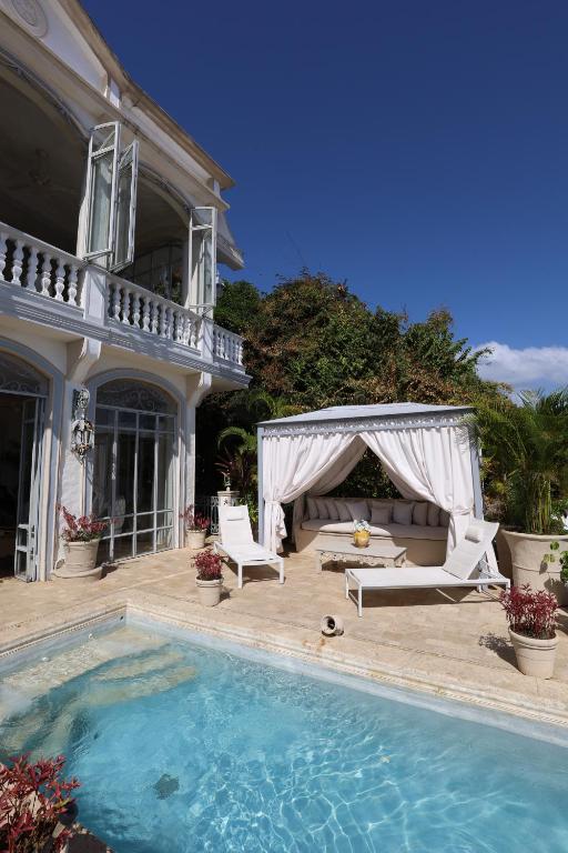 Bazén v ubytování Villa Caprichosa Boutique Hotels nebo v jeho okolí