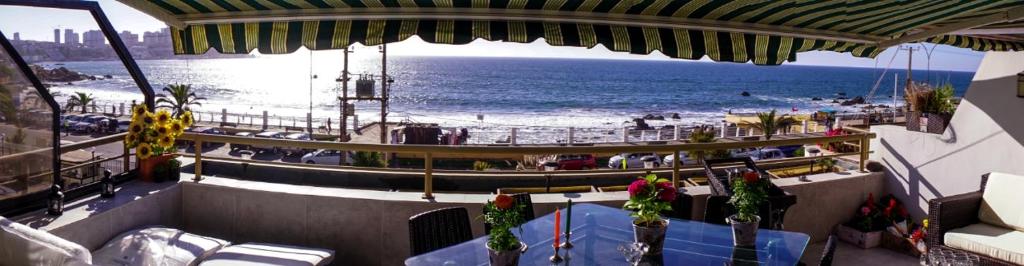 a view of the beach from a balcony of a restaurant at Depto playa amarilla ConCon in Concón