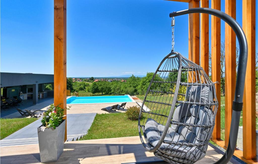 Bazén v ubytovaní Beautiful Home In Klostar Ivanic alebo v jeho blízkosti