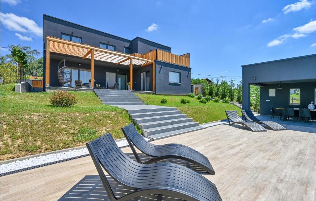 Vonkajšia záhrada v ubytovaní Beautiful Home In Klostar Ivanic