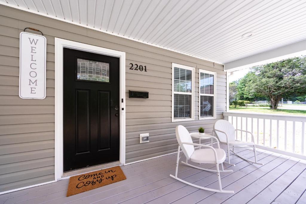 Brandnew Spacious 4 BR House minutes to Uptown Charlotte - Maison De Quatre Chambres