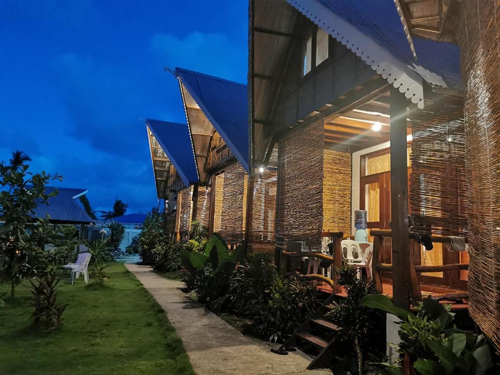 Κήπος έξω από το Latitude 10 Siargao