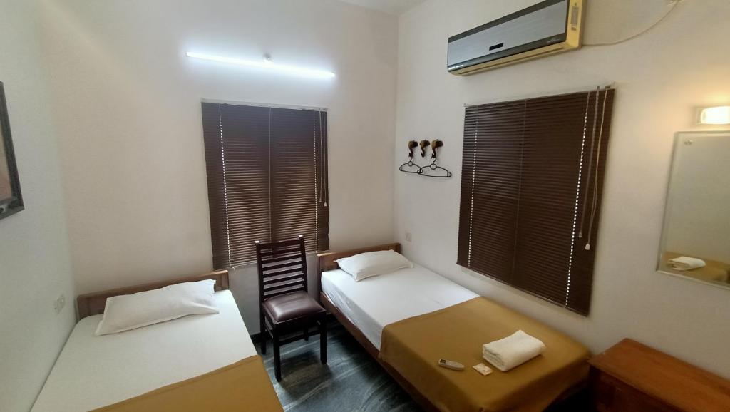 Postel nebo postele na pokoji v ubytování Janatha Homestay