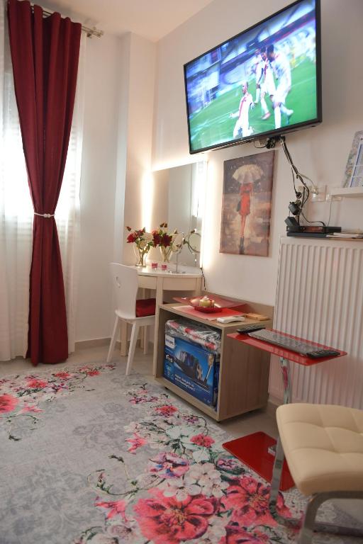 Telewizja i/lub zestaw kina domowego w obiekcie Asklipiou New Smart Mondern Central Studio