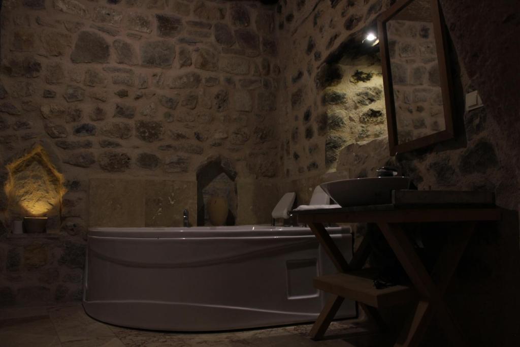 Helike Cave Suites - 16