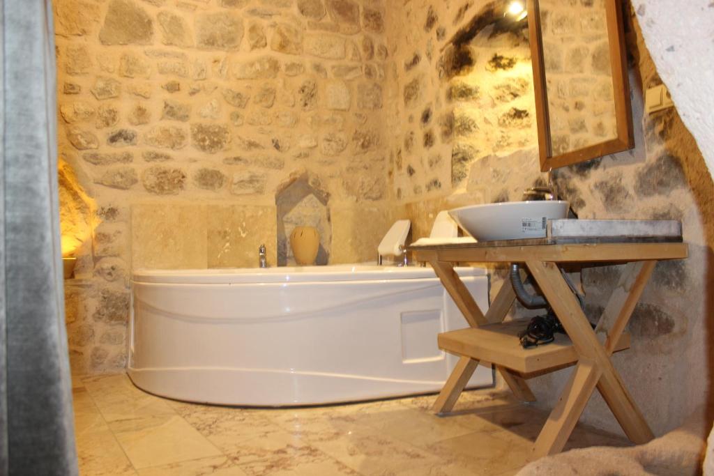 Helike Cave Suites - 19