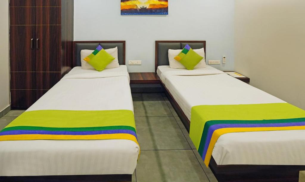 Postel nebo postele na pokoji v ubytování Treebo Lazystay Grand Patia