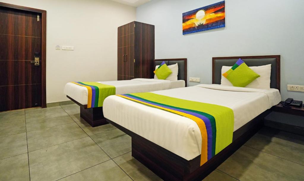 Postel nebo postele na pokoji v ubytování Treebo Lazystay Grand Patia