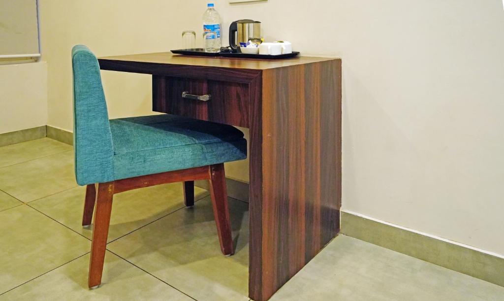 Příslušenství pro přípravu čaje a kávy v ubytování Treebo Lazystay Grand Patia