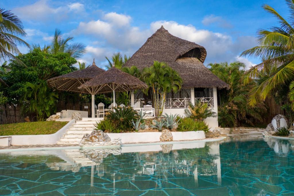 Bazén v ubytování Msambweni Beach House and Private Villas nebo v jeho okolí