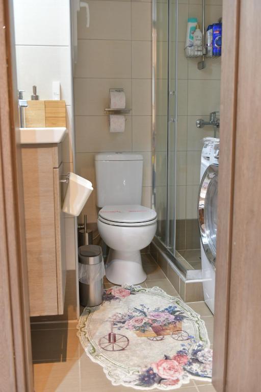 Łazienka w obiekcie Asklipiou New Smart Mondern Central Studio