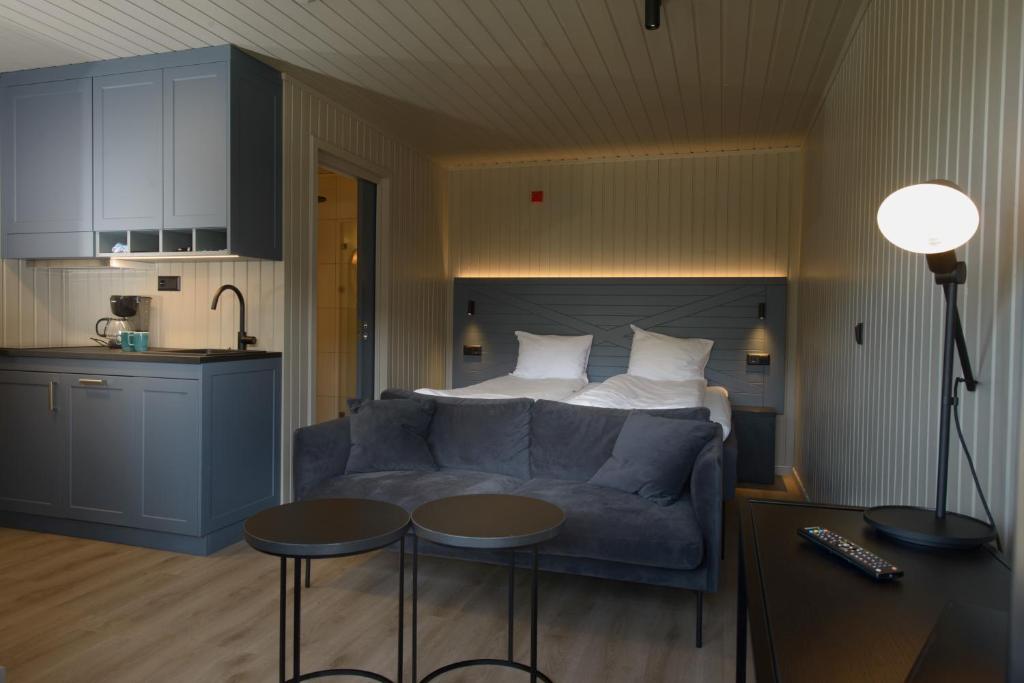 Kuchyň nebo kuchyňský kout v ubytování Grønnbuene Rorbu Hotel