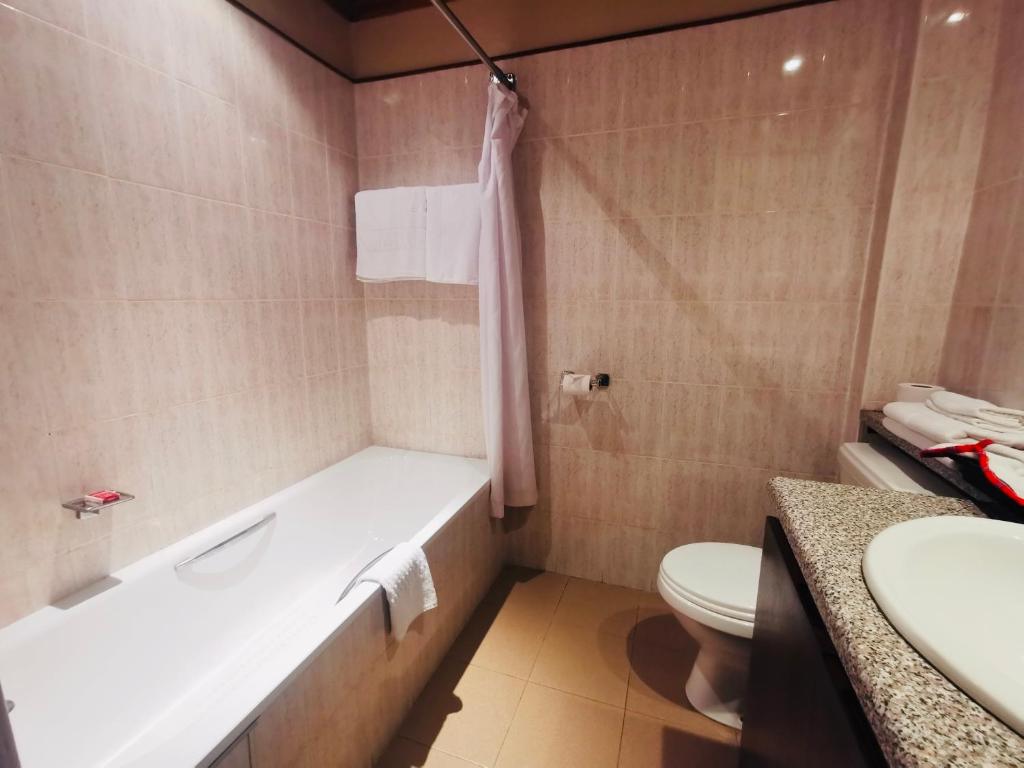 Koupelna v ubytování La Mada Hotel