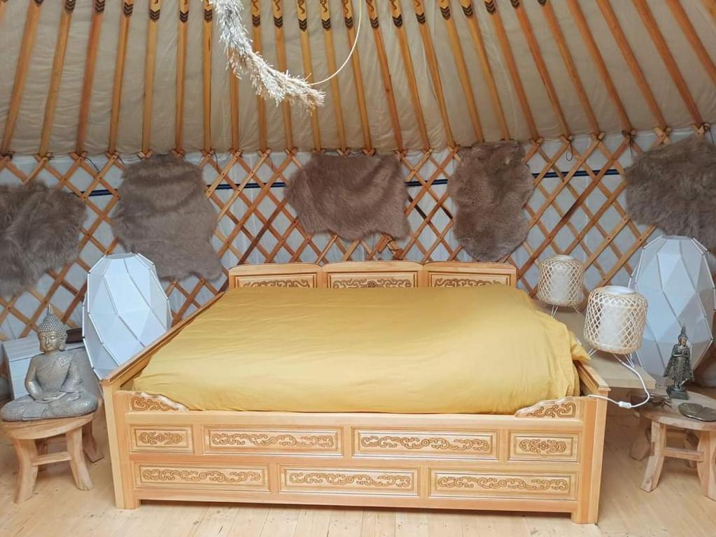 Postel nebo postele na pokoji v ubytování Yourte A bourlon