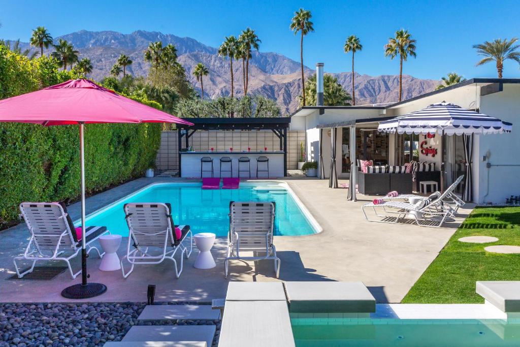 Pink Door Guest House - Housity