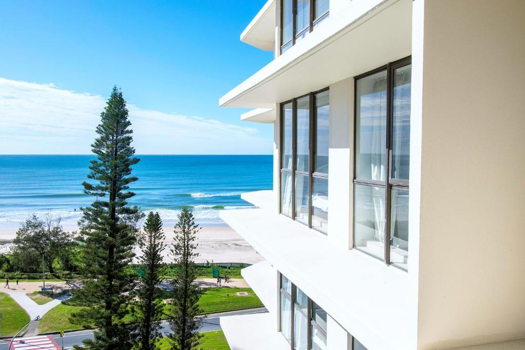 Seacrest Beachfront Apartments Surfers Paradise - 