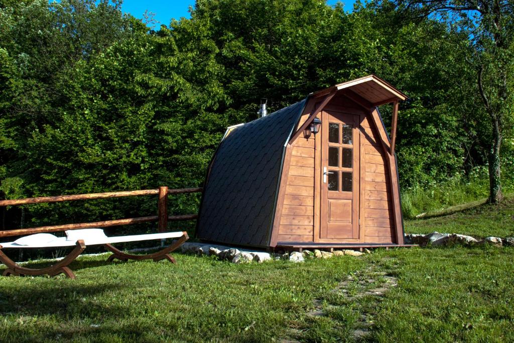 Zahrada ubytování Brunarica Biopark -Log house Biopark