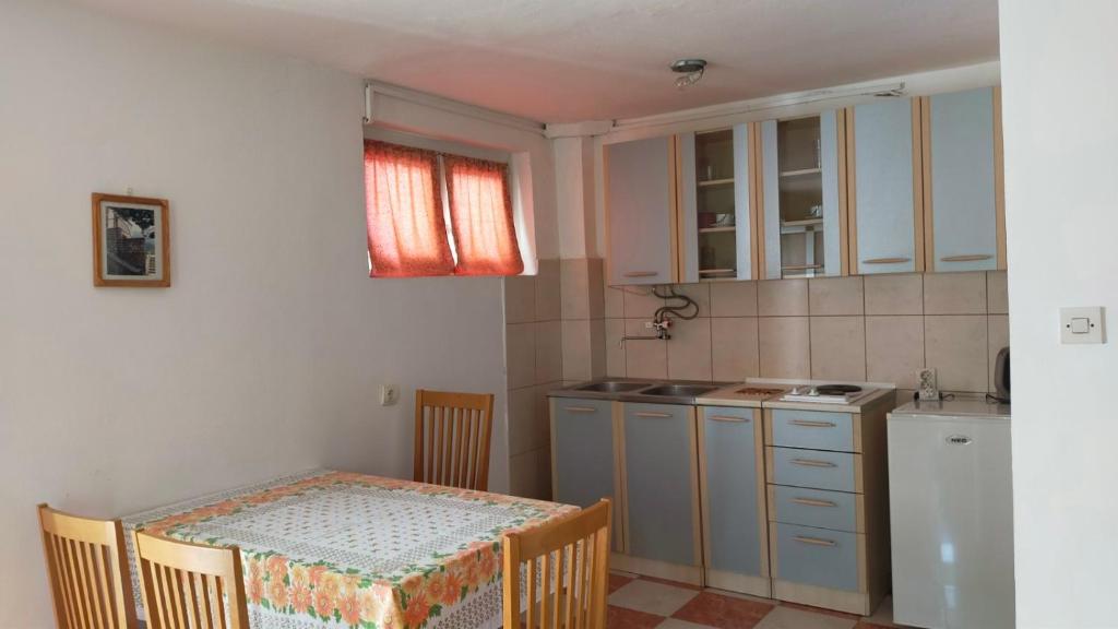 Kuchyň nebo kuchyňský kout v ubytování Guesthouse Tri Palme