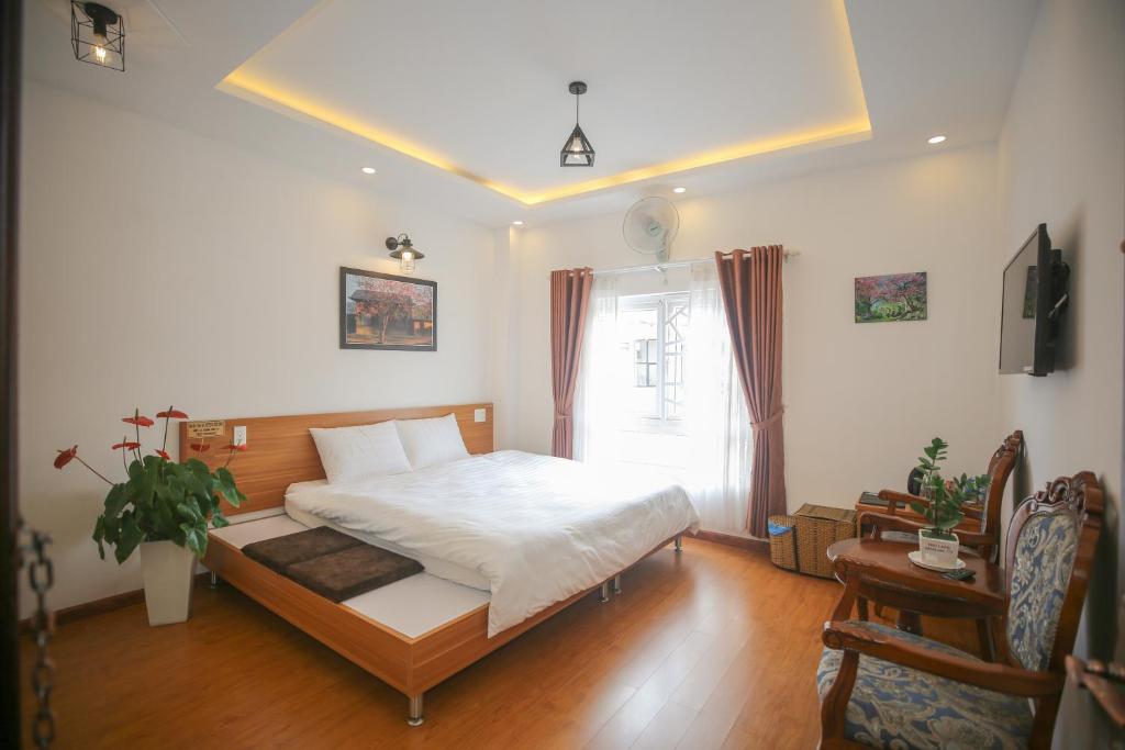 Postel nebo postele na pokoji v ubytování Thanh Anh 2 Hotel - Gần Chợ Đêm Đà Lạt