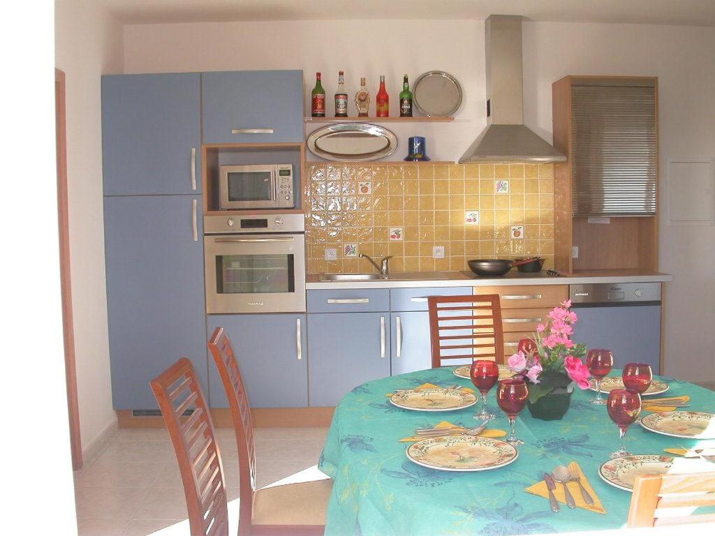 Kuchyň nebo kuchyňský kout v ubytování Villa Liamone