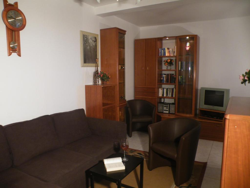 TV a/nebo společenská místnost v ubytování Villa Liamone