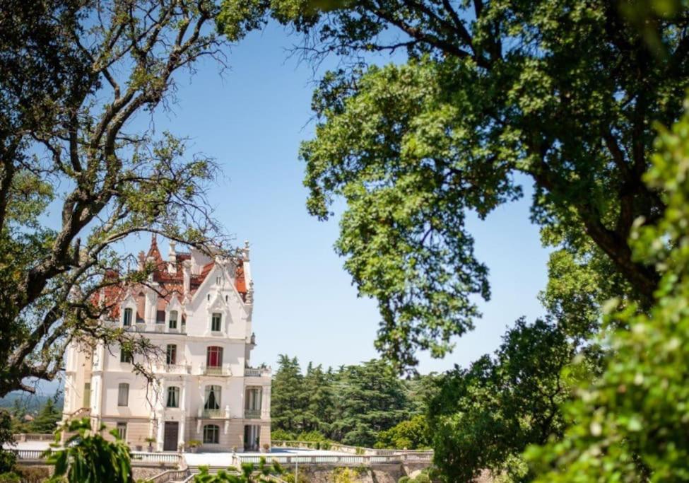 Vonkajšia záhrada v ubytovaní Agréable maison au cœur du village