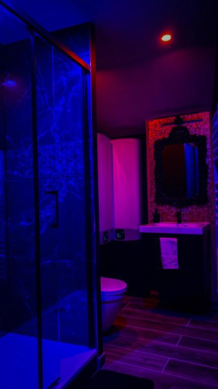 Kúpeľňa v ubytovaní NOUVEAU - LUXURE - Secret Suite - JACUZZI