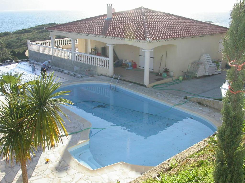 Bazén v ubytování Villa Liamone nebo v jeho okolí