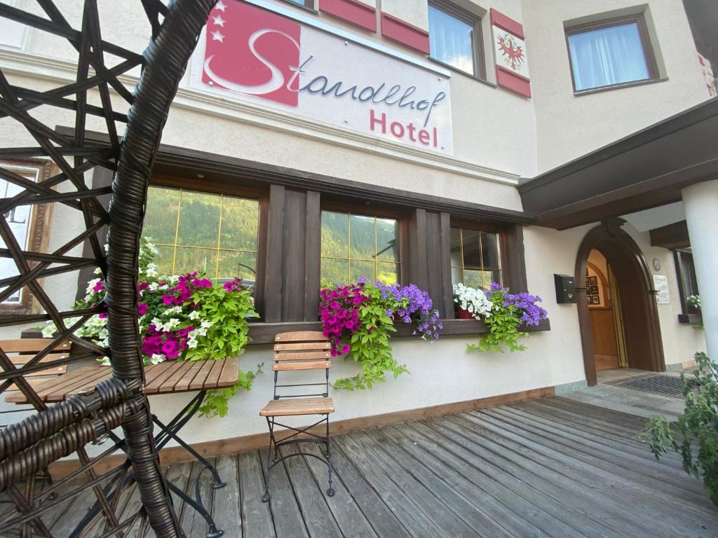 Balkón nebo terasa v ubytování Hotel Standlhof Zillertal