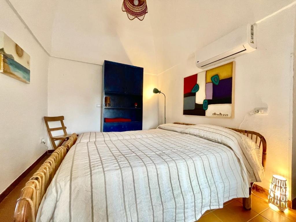 A bed or beds in a room at Dammuso "La Catalana"