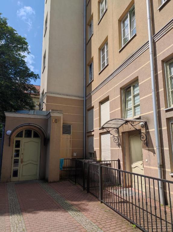 Budova, v ktorej sa apartmán nachádza
