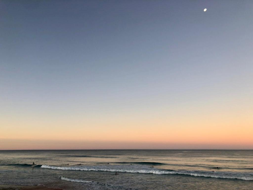 Private Outdoor Spa, Fire Pit, Cinema Room - THE COTTAGE COOLUM BEACH - Two-Bedroom House