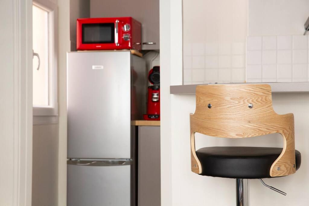Kuchnia lub aneks kuchenny w obiekcie L'Escapade Urbaine - Cosy et central
