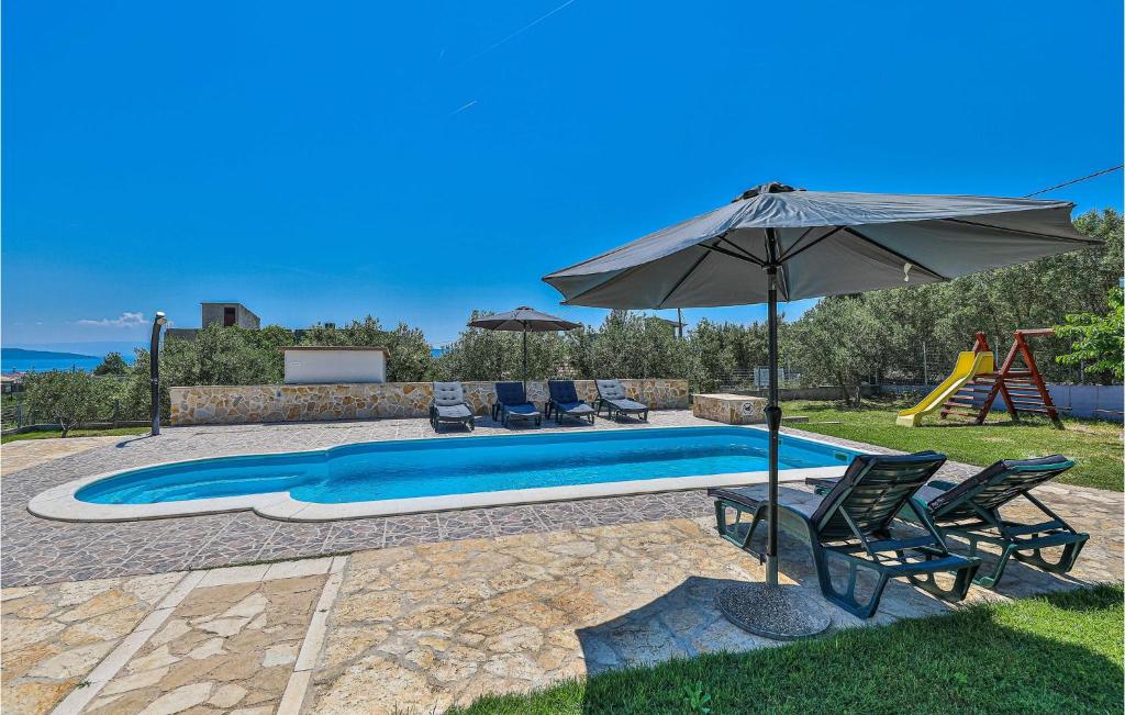 Bazén v ubytovaní Holiday Home Kastel Novi With Sea View Vi alebo v jeho blízkosti
