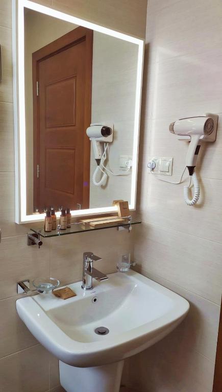 Koupelna v ubytování Vinum Hotel