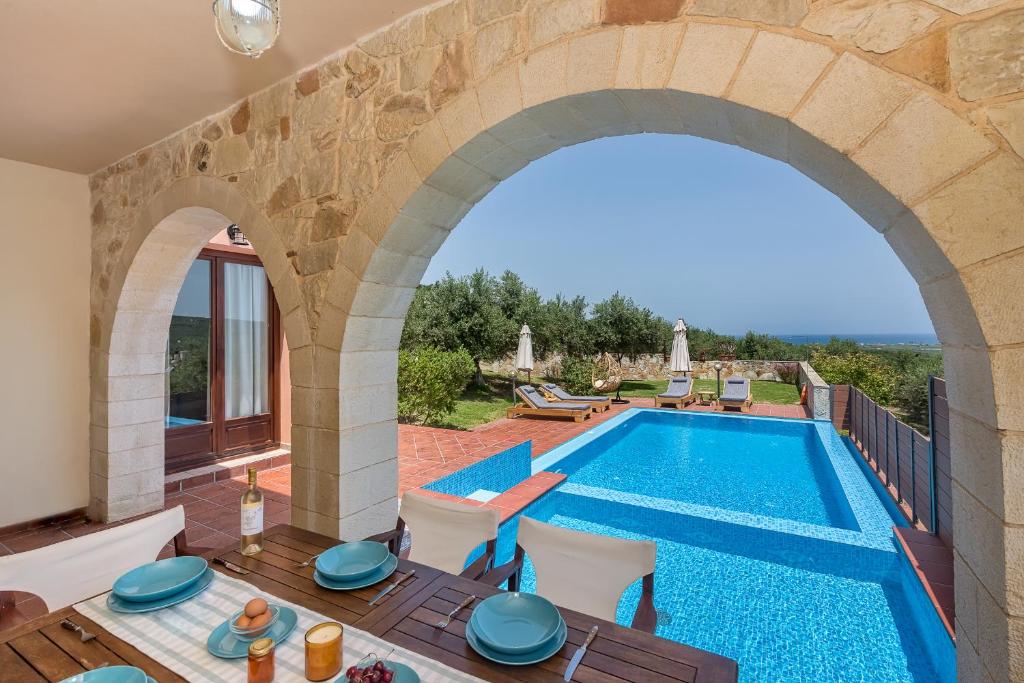 Hồ bơi trong/gần Villa Katerina with Eco heated pool