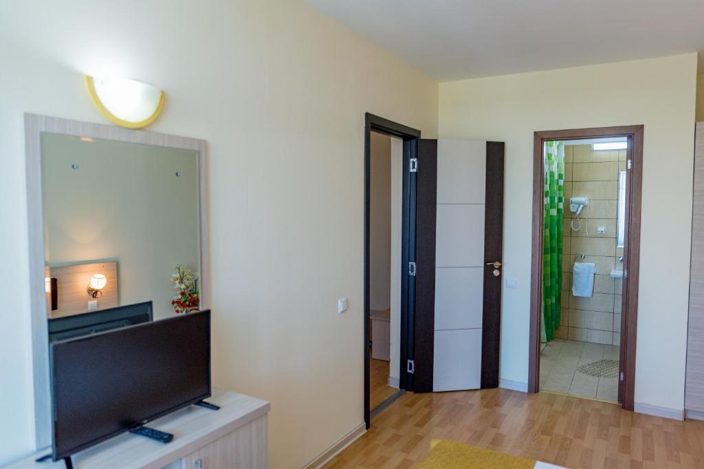 TV a/nebo společenská místnost v ubytování Hotel Apollo