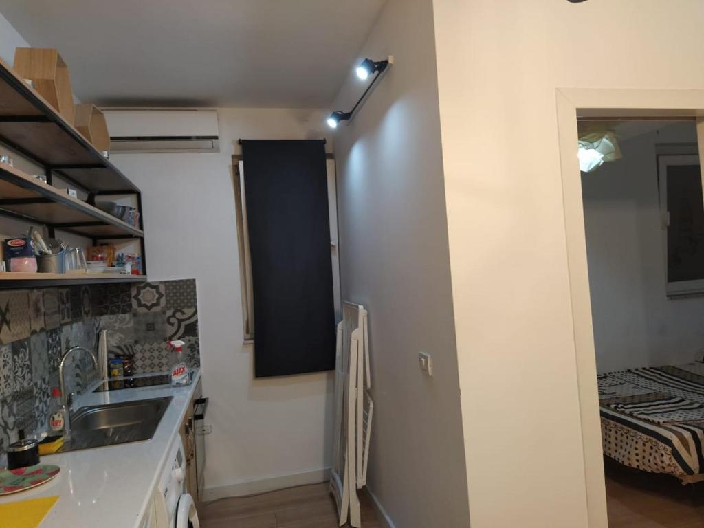 Lovely 1 bedroom apartment near Eye of Tirana - Image 7