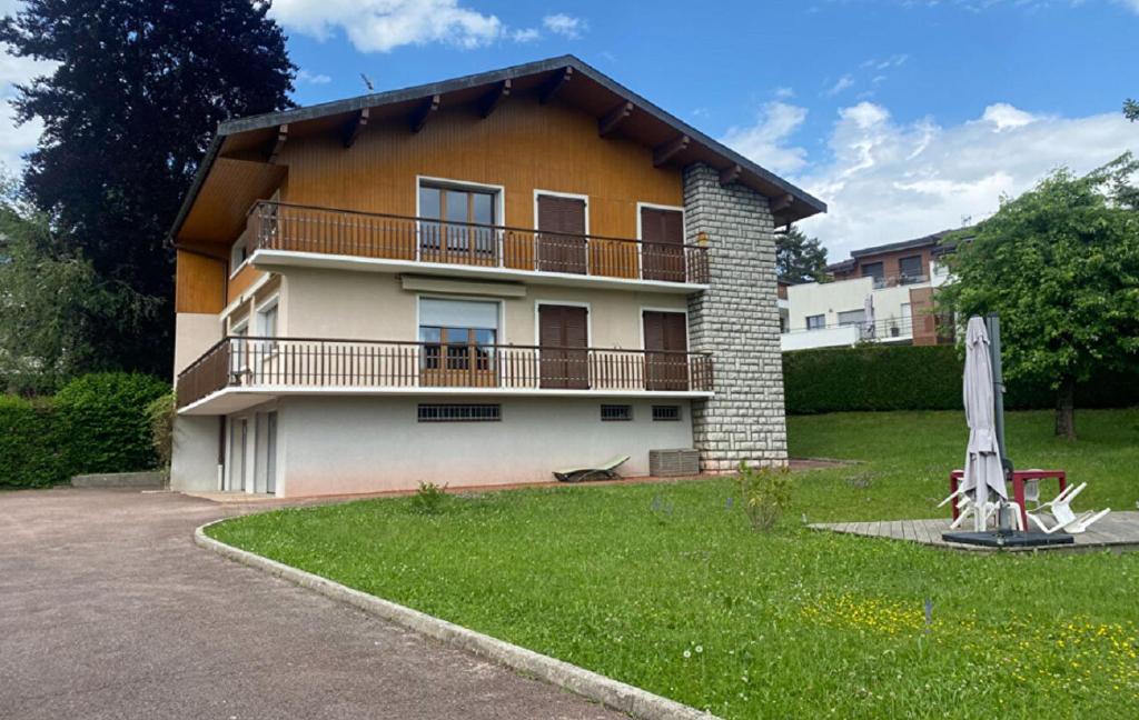 Budova, v ktorej sa apartmán nachádza