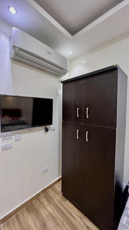 TV a/nebo společenská místnost v ubytování Hadayek Al-Ahram Guest House - حدائق الاهرام جيست هاوس