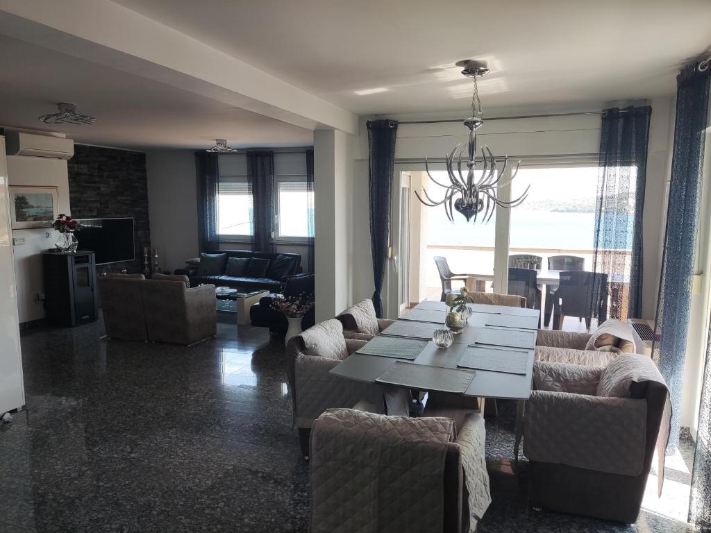 Kuchyňa alebo kuchynka v ubytovaní Villa Sanja I