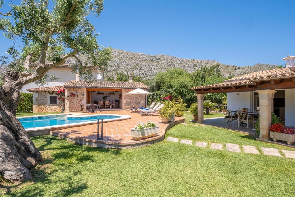 Bazén v ubytování Villa Joana La font By SunVillas Mallorca nebo v jeho okolí