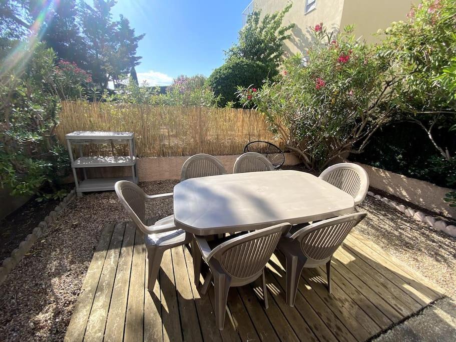 Fotografia z galérie ubytovania SUPERBE APPARTEMENT EN REZ DE JARDIN AVEC PARKING v destinácii Cap d'Agde