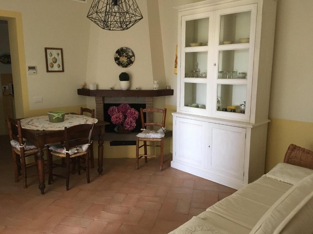 Część wypoczynkowa w obiekcie Agriturismo Le Casette Sul Lago