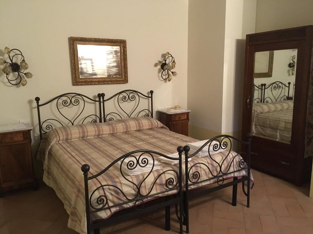 Łóżko lub łóżka w pokoju w obiekcie Agriturismo Le Casette Sul Lago