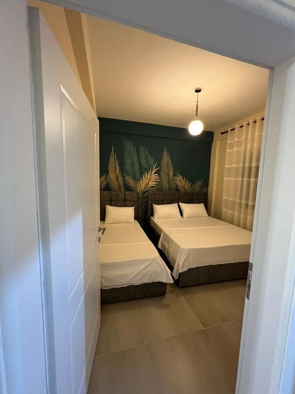 Katil atau katil-katil dalam bilik di Dragoti Apartment 2