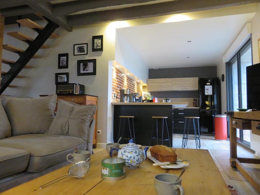 a living room with a couch and a table at Gîte entre Loire et Campagne in Saint-Martin-sur-Ocre