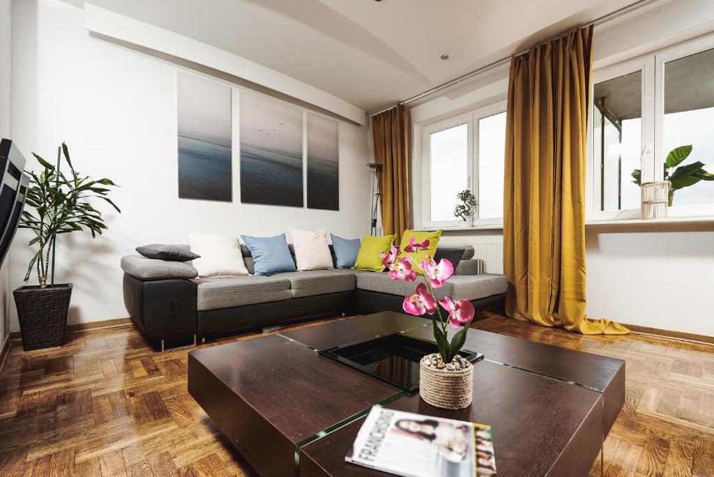 a living room with a couch and a coffee table at Lumina I Spacious 3BR Apartment with Parking I Balcony I Warszawa Zachodnia in Warsaw